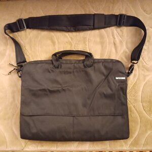 Incase Zippered Black Laptop Bag Case W/Shoulder Strap